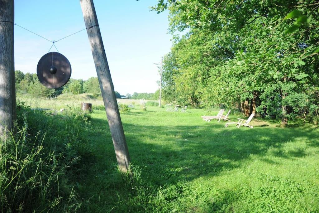 Romantisches Studio Am Waldesrand Mit Gartensauna Schwarz Eksteriør billede